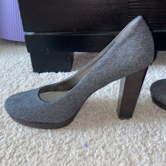 Banana Republic heels - Picture 5 of 13